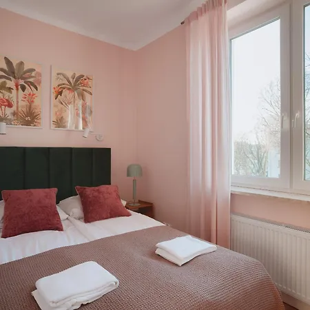 Charming One-bedroom With Functional Interiors By Renters Varsovie