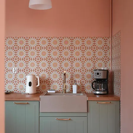 Charming One-bedroom With Functional Interiors By Renters