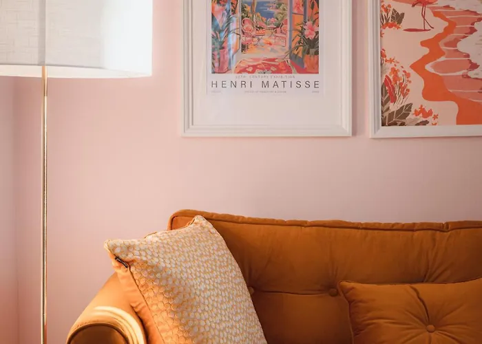 Charming One-bedroom With Functional Interiors By Renters * Varsovie