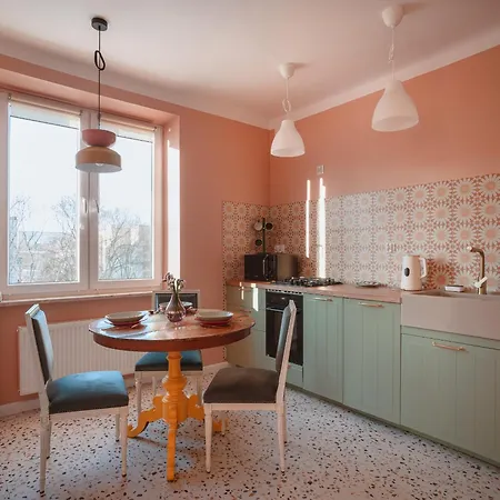 Charming One-bedroom With Functional Interiors By Renters Βαρσοβία