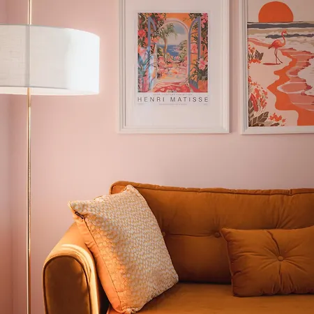 Charming One-bedroom With Functional Interiors By Renters * 华沙