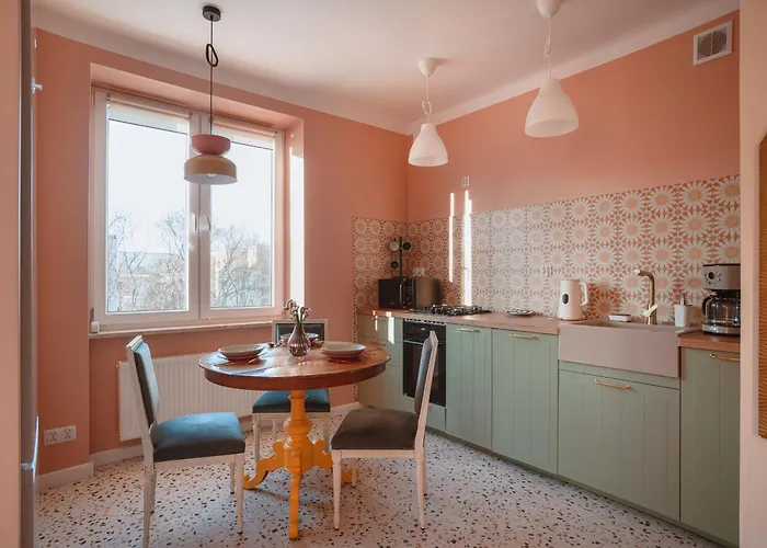 Charming One-bedroom With Functional Interiors By Renters وارسو