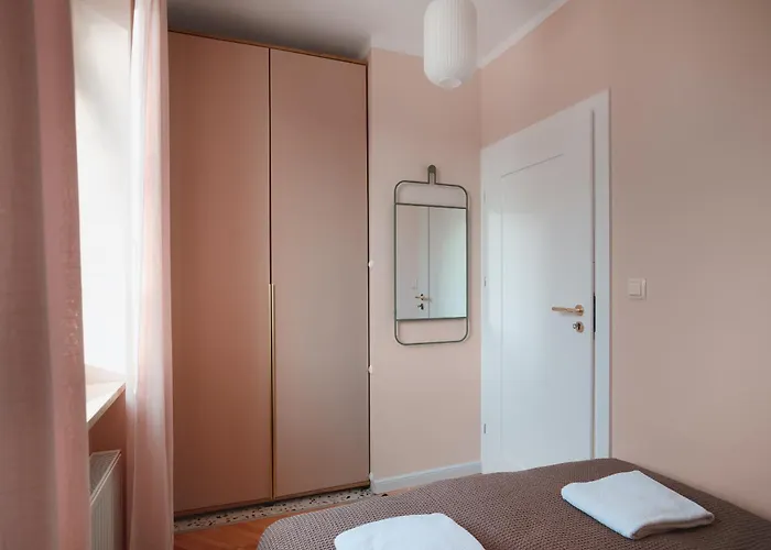 Charming One-bedroom With Functional Interiors By Renters Appartamento