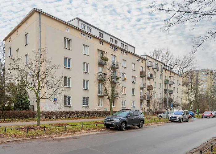 Charming One-bedroom With Functional Interiors By Renters