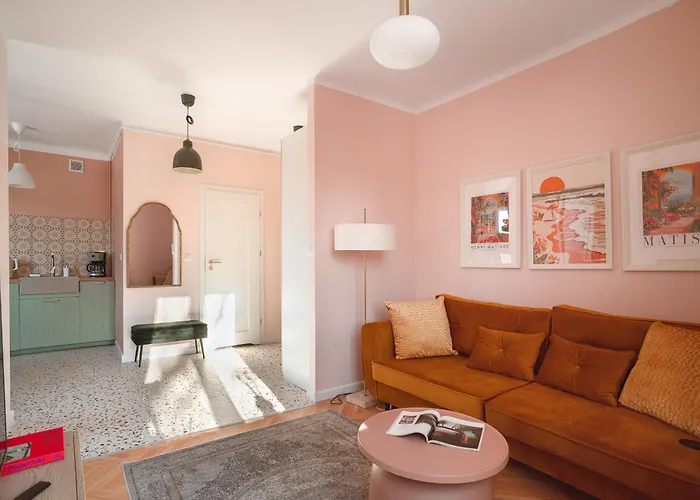 Апартаменты Charming One-bedroom With Functional Interiors By Renters